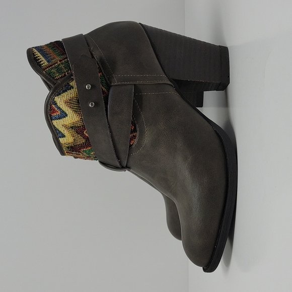 Womens XOXO Kori's Aztec Heels, Size 7.5 - New Without Box - Picture 5 of 12